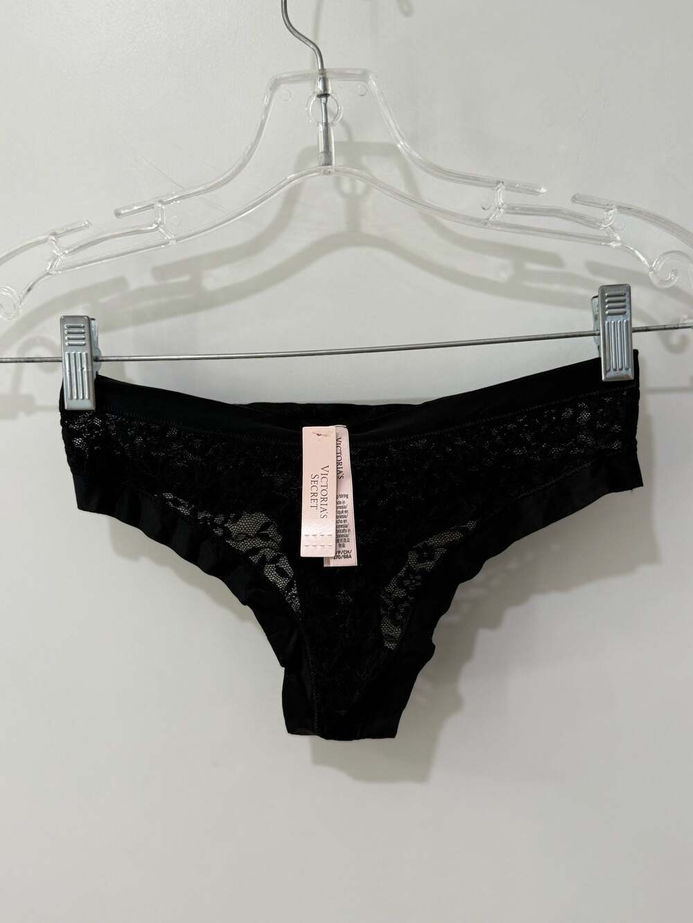 Victoria's Secret Lace Thong Panty in Black